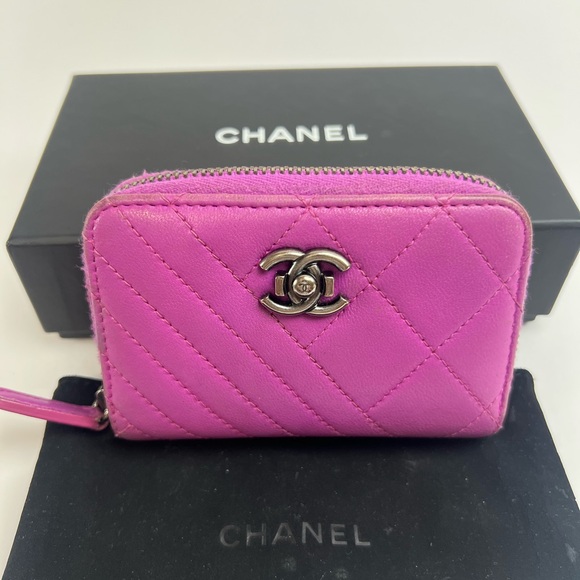 CHANEL Handbags - Chanel Fuchsia Zippy Wallet